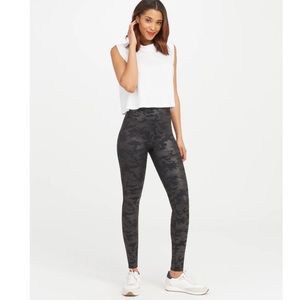 NWT Spanx Matte Black Camo Faux Leather Leggings Size Small 20185R